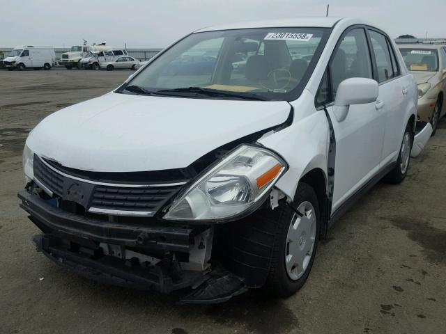 3N1BC11EX9L361044 - 2009 NISSAN VERSA S WHITE photo 2