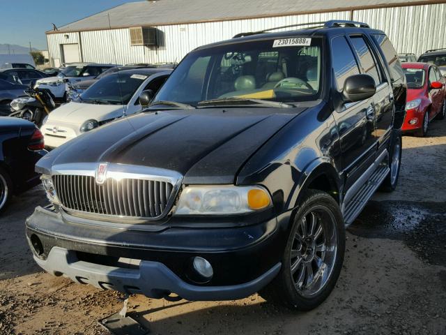 5LMPU28A7XLJ30404 - 1999 LINCOLN NAVIGATOR BLACK photo 2