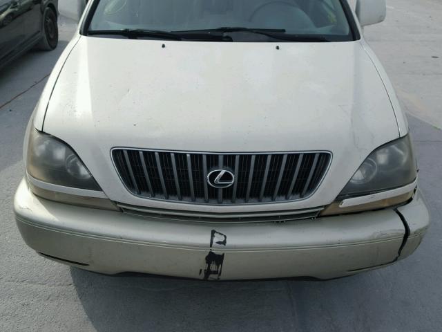 JT6HF10U0X0070271 - 1999 LEXUS RX 300 WHITE photo 7