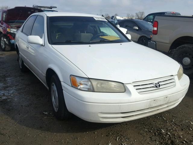 JT2BG22K0W0235045 - 1998 TOYOTA CAMRY CE WHITE photo 1