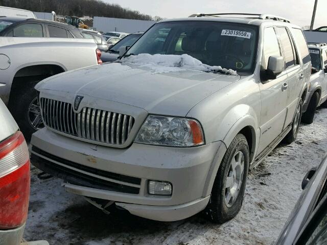 5LMFU27506LJ27729 - 2006 LINCOLN NAVIGATOR WHITE photo 2