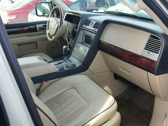 5LMFU27506LJ27729 - 2006 LINCOLN NAVIGATOR WHITE photo 5