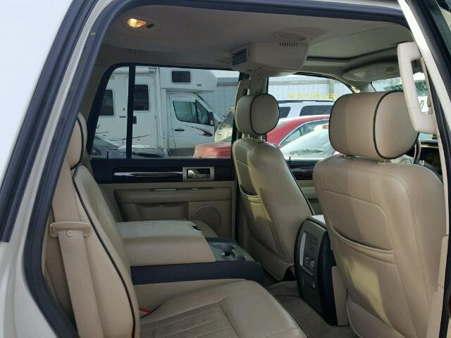 5LMFU27506LJ27729 - 2006 LINCOLN NAVIGATOR WHITE photo 6