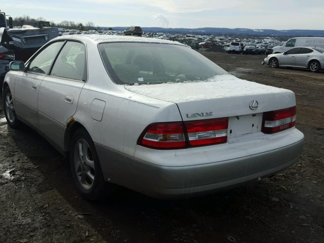 JT8BF28G410324878 - 2001 LEXUS ES 300 WHITE photo 3