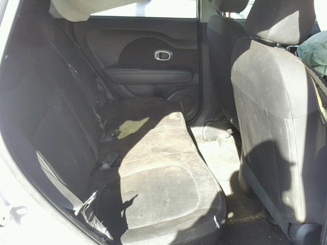 KNDJN2A29G7860515 - 2016 KIA SOUL SILVER photo 6