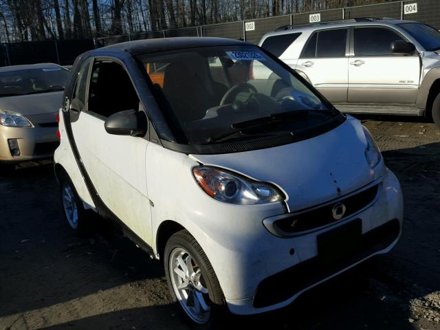 WMEEJ9AA2EK794365 - 2014 SMART FORTWO ELE WHITE photo 1