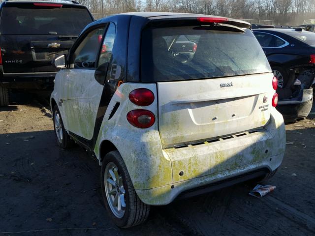 WMEEJ9AA2EK794365 - 2014 SMART FORTWO ELE WHITE photo 3