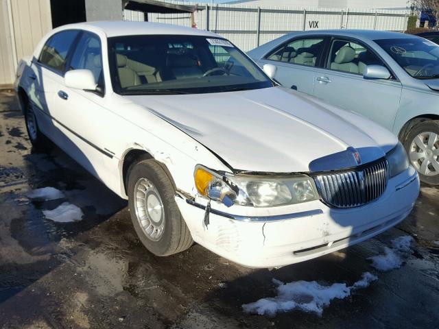 1LNHM81W71Y737431 - 2001 LINCOLN TOWN CAR E WHITE photo 1