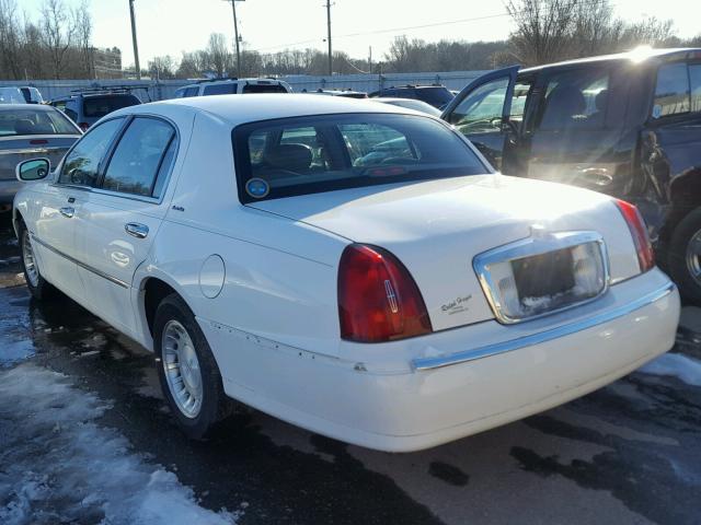 1LNHM81W71Y737431 - 2001 LINCOLN TOWN CAR E WHITE photo 3