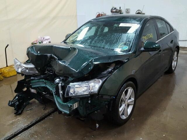 1G1PE5SB2F7250814 - 2015 CHEVROLET CRUZE LT GREEN photo 2