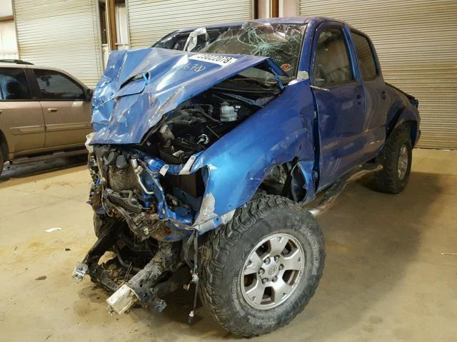 3TMMU4FN4AM016670 - 2010 TOYOTA TACOMA DOU BLUE photo 2