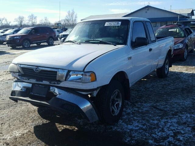 4F4YR16U6WTM15718 - 1998 MAZDA B3000 CAB WHITE photo 2