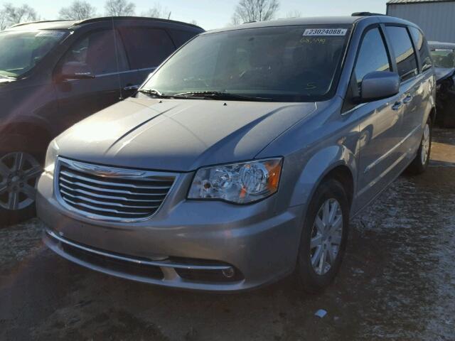 2C4RC1BG1DR776437 - 2013 CHRYSLER TOWN & COU SILVER photo 2