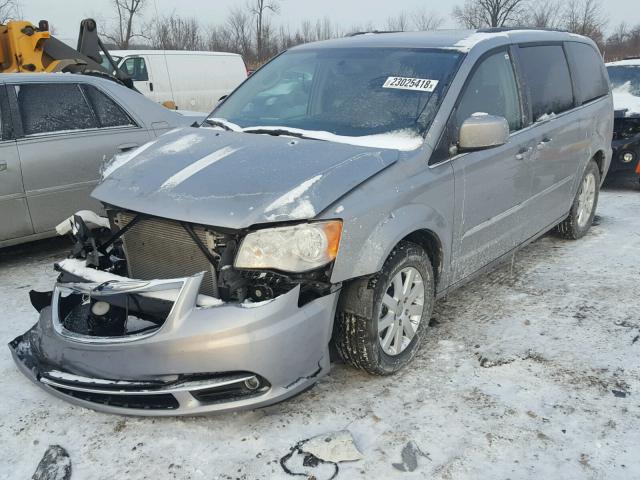 2C4RC1BG7ER300601 - 2014 CHRYSLER TOWN & COU SILVER photo 2