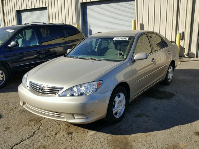 4T1BE32K06U146986 - 2006 TOYOTA CAMRY LE GOLD photo 2