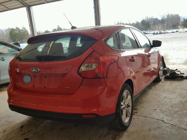 1FAHP3K23CL234172 - 2012 FORD FOCUS SE RED photo 4