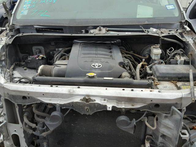 5TFEM5F16CX049433 - 2012 TOYOTA TUNDRA CRE SILVER photo 7