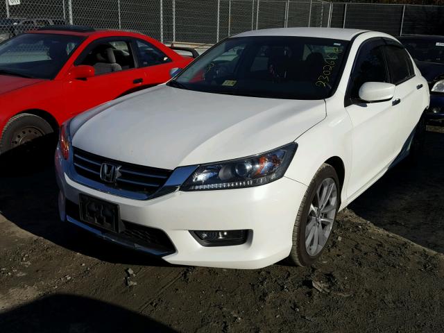 1HGCR2F53EA068913 - 2014 HONDA ACCORD SPO WHITE photo 2