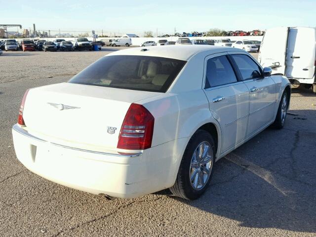 2C3KA63H97H848527 - 2007 CHRYSLER 300C WHITE photo 4