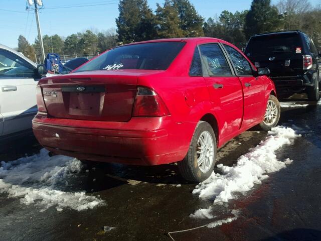 1FAFP34NX7W285686 - 2007 FORD FOCUS ZX4 RED photo 4