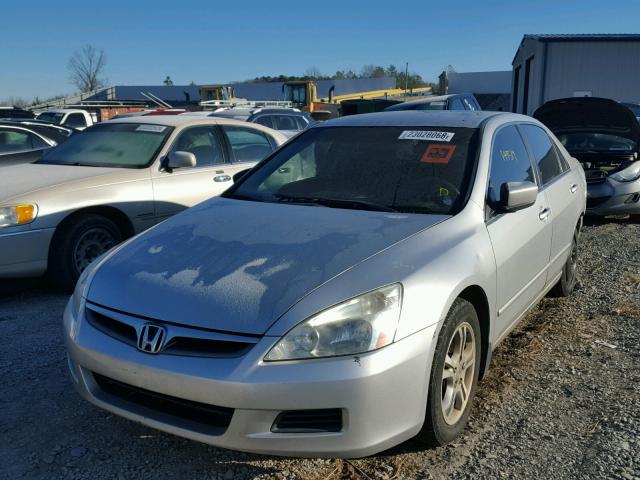 1HGCM56317A215182 - 2007 HONDA ACCORD SE SILVER photo 2