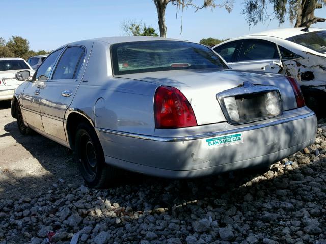 1LNHM82W01Y713101 - 2001 LINCOLN TOWN CAR S SILVER photo 3