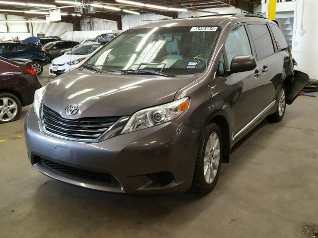 5TDJK3DC9CS040776 - 2012 TOYOTA SIENNA LE GRAY photo 2