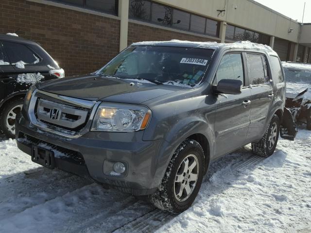 5FNYF4H99BB005603 - 2011 HONDA PILOT TOUR GRAY photo 2