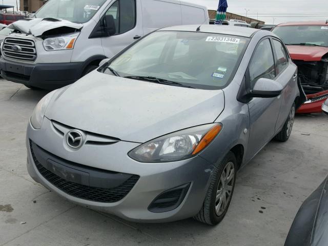 JM1DE1KY3C0142052 - 2012 MAZDA MAZDA2 GRAY photo 2