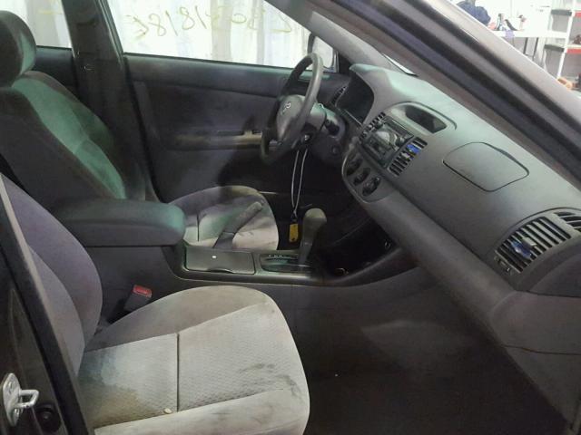 4T1BE32K02U595384 - 2002 TOYOTA CAMRY LE 灰色 照片 5