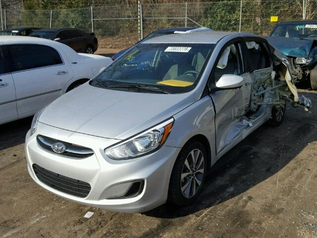 KMHCT4AE2HU318689 - 2017 HYUNDAI ACCENT SE SILVER photo 2