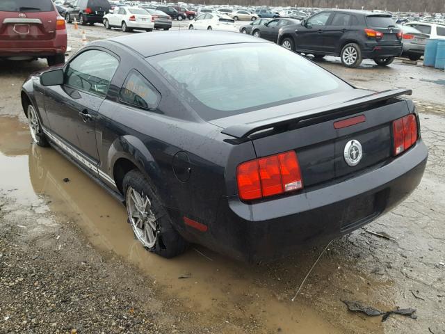 1ZVFT80N355221319 - 2005 FORD MUSTANG BLACK photo 3