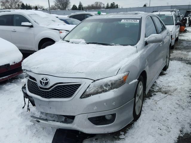 4T1BF3EKXBU198127 - 2011 TOYOTA CAMRY BASE SILVER photo 2