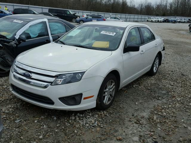 3FAHP0GA5BR161384 - 2011 FORD FUSION S WHITE photo 2