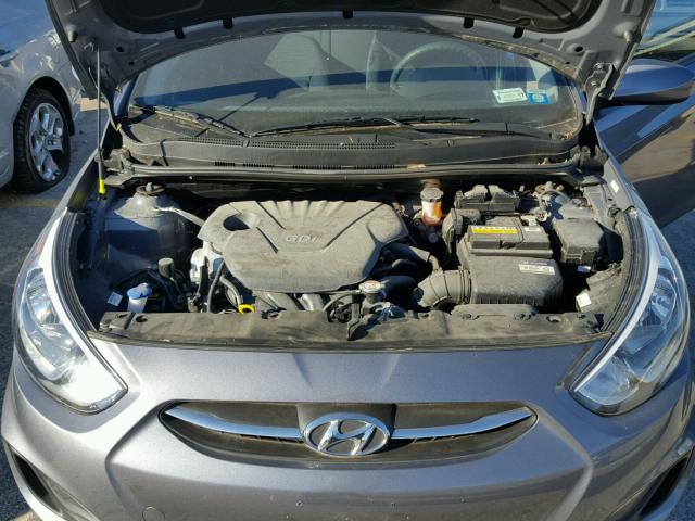 KMHCT5AE4GU283707 - 2016 HYUNDAI ACCENT SE GRAY photo 7