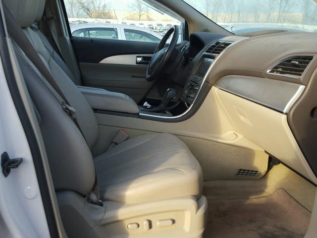 2LMDJ6JKXBBJ00934 - 2011 LINCOLN MKX WHITE photo 5