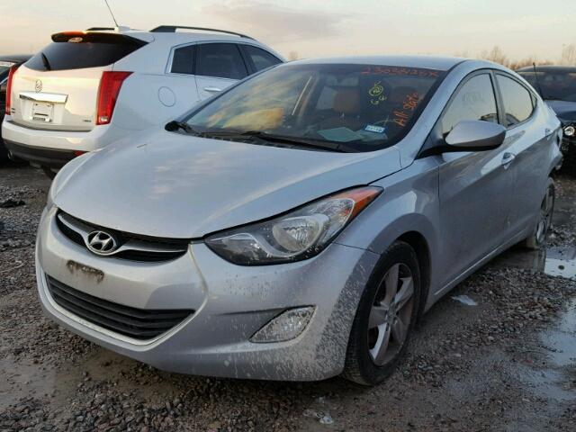 5NPDH4AEXDH268767 - 2013 HYUNDAI ELANTRA GL SILVER photo 2