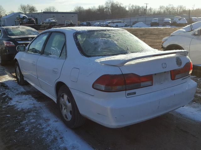 1HGCG16562A010256 - 2002 HONDA ACCORD EX WHITE photo 3