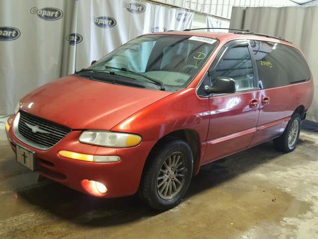 1C4GP44G0YB538805 - 2000 CHRYSLER TOWN & COU RED photo 2