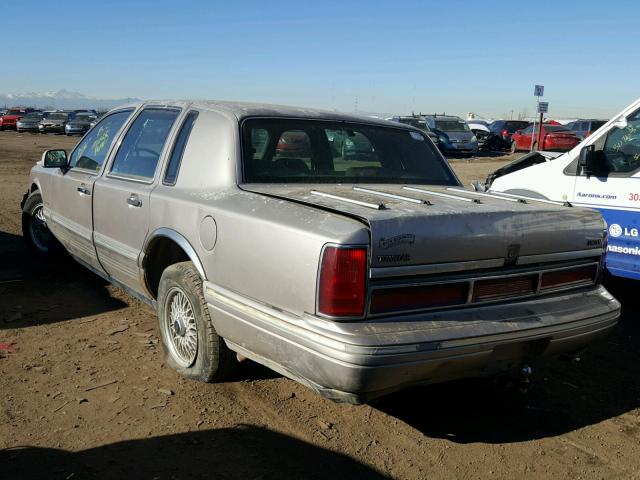 1LNLM82W9SY749767 - 1995 LINCOLN TOWN CAR S GOLD photo 3