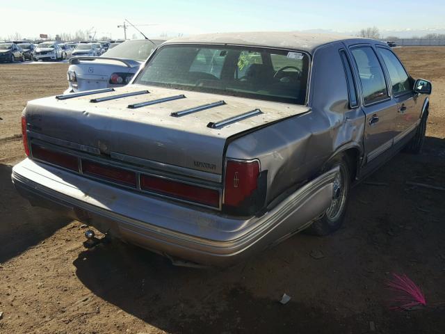 1LNLM82W9SY749767 - 1995 LINCOLN TOWN CAR S GOLD photo 4