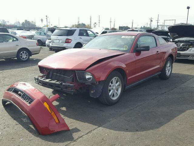 1ZVHT80N885152432 - 2008 FORD MUSTANG RED photo 2
