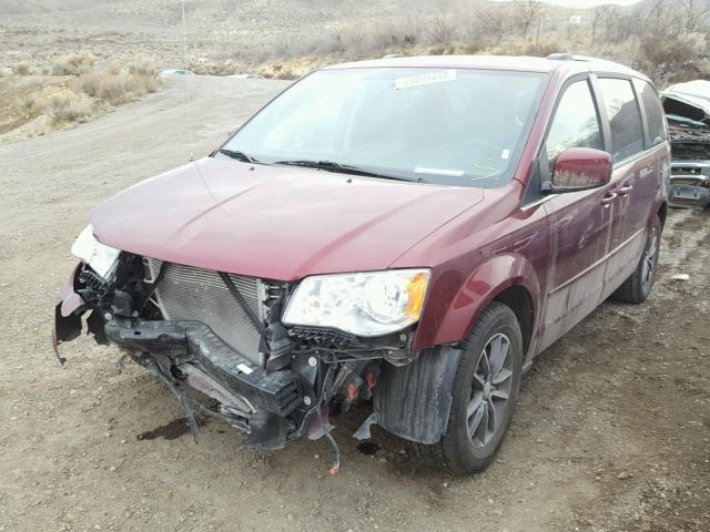 2C4RDGCG4HR806910 - 2017 DODGE GRAND CARA MAROON photo 2