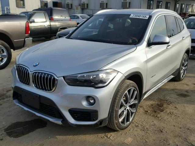 WBXHT3C35H5F70243 - 2017 BMW X1 XDRIVE2 SILVER photo 2