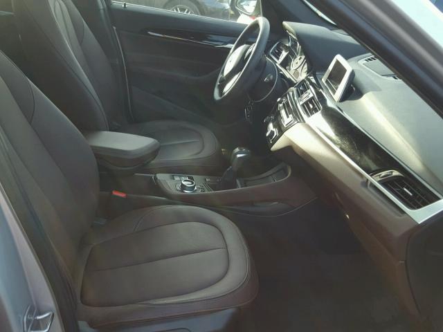 WBXHT3C35H5F70243 - 2017 BMW X1 XDRIVE2 SILVER photo 5