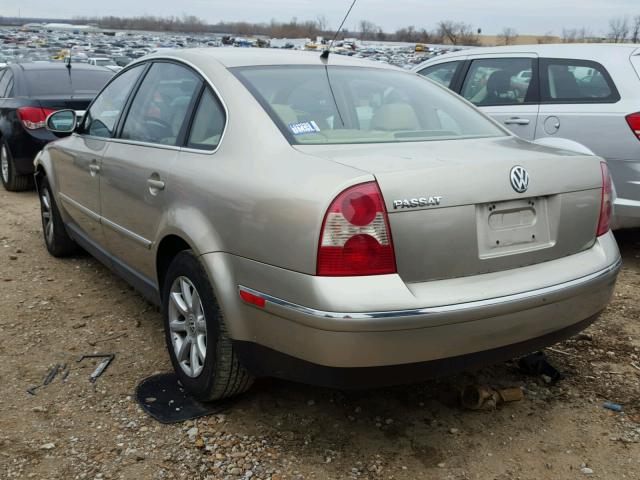 WVWPD63B14E291068 - 2004 VOLKSWAGEN PASSAT GLS GOLD photo 3