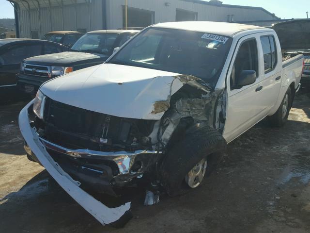 1N6AD07W08C438642 - 2008 NISSAN FRONTIER C WHITE photo 2