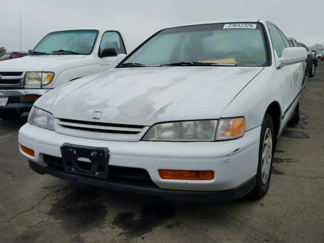 1HGCD7244RA060382 - 1994 HONDA ACCORD LX WHITE photo 2