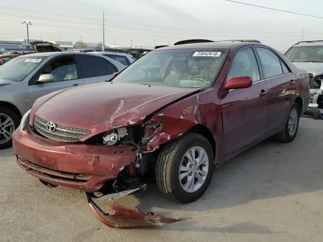JTDBE32K940272823 - 2004 TOYOTA CAMRY LE RED photo 2