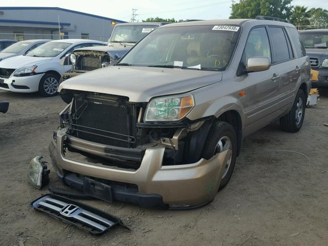 5FNYF28526B048977 - 2006 HONDA PILOT EX GOLD photo 2